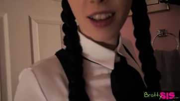 A bájos mostohahúgocskám még a középiskola előtt fénysebességgel megtáncolta a gigászi péniszemet Thumb