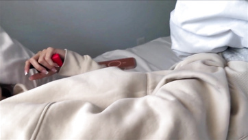 Annak ellenére hogy rosszul érezte magát rábeszélt a kefélésre a perverz mostohahúgocskám Thumb