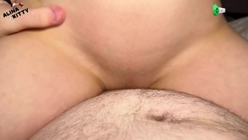 A szopikázás után már volt hangulata meglovagolni a falloszomat a bűbájos 18 éves csajnak Thumb