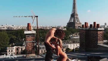 Felcsalogattam a kéjsóvár bébimet a háztetőre és egy nagyot lövelltem a meztelen fenekére Thumb