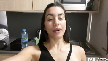 Utazós vlog - A kívánatos latin leányzónak európában járva is állandóan lángolt a sunája Thumb